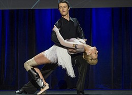 Mất chân sau vụ nổ bom Boston, vũ công trở lại sân khấu